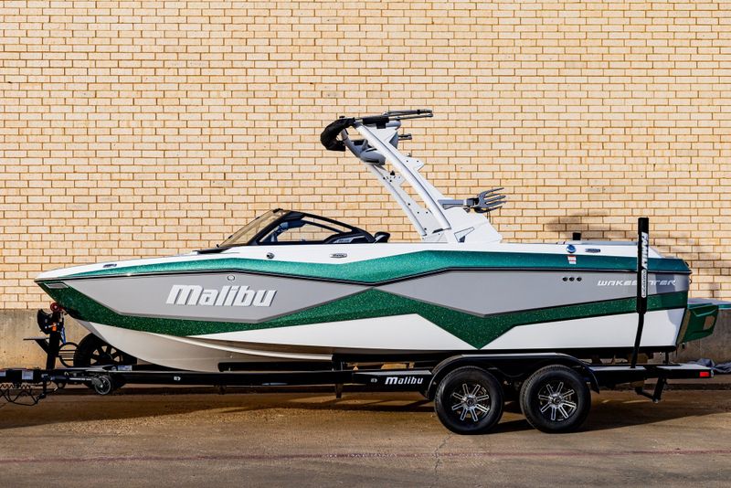 2024 MALIBU 22 LSV  in a WHITE-GREEN exterior color. Family PowerSports (877) 886-1997 familypowersports.com 