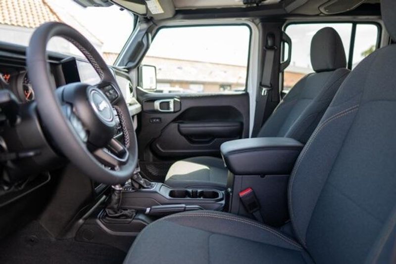 Used 2025 Jeep Wrangler Sport SImage 10