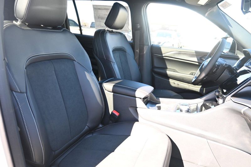 2025 Jeep Grand Cherokee L Altitude XImage 18