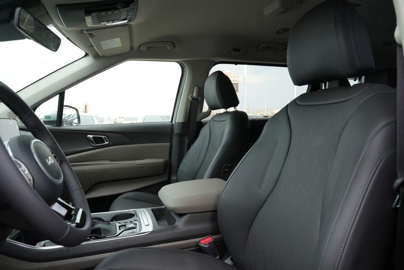 New 2026 Kia Carnival EXImage 13