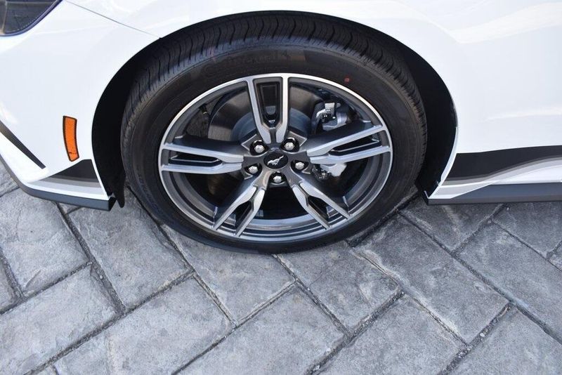 New 2025 Ford Mustang EcoBoostImage 4