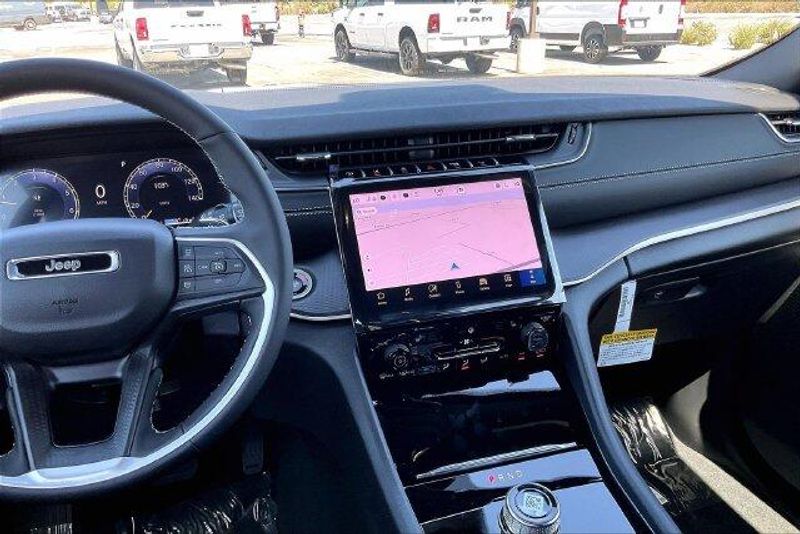 New 2027 Jeep Grand Cherokee Laredo X 4x4Image 5