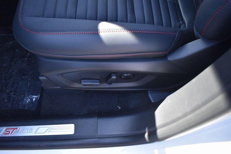New 2025 Ford Explorer ST-LineImage 15