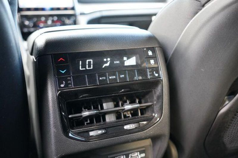Used 2024 Jeep Grand Cherokee L OverlandImage 17