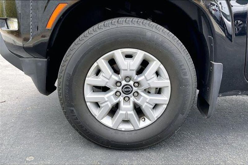 Used 2023 Nissan Frontier SVImage 8
