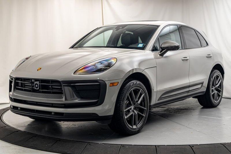 2025 Porsche Macan TImage 2