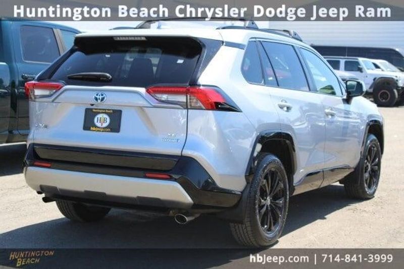 2022 Toyota RAV4 Hybrid SEImage 5