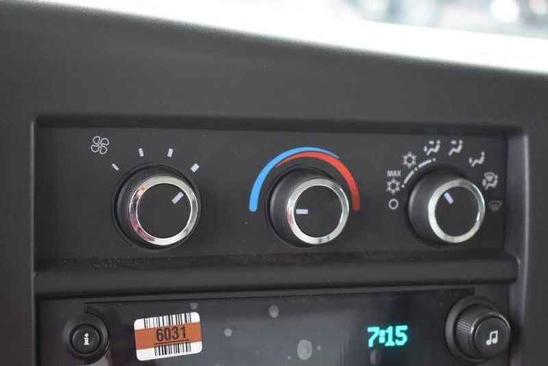 New 2025 Chevrolet Express 3500 Work VanImage 27