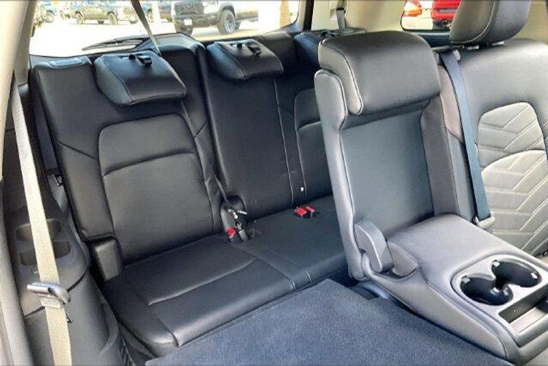 Used 2025 Nissan Pathfinder PlatinumImage 34