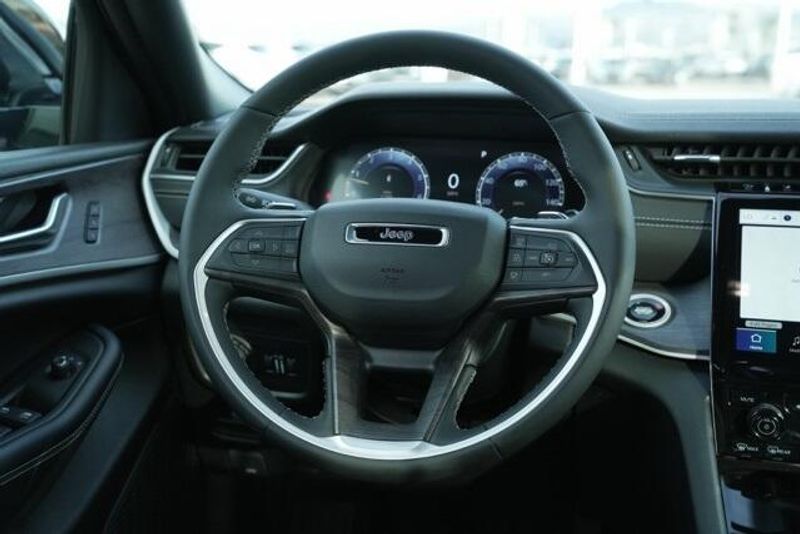 Used 2025 Jeep Grand Cherokee L LimitedImage 17