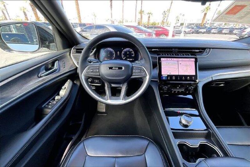 Used 2024 Jeep Grand Cherokee LimitedImage 4