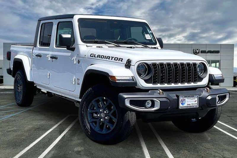 New 2026 Jeep Gladiator 85th Anniversary Edition 4x4Image 14