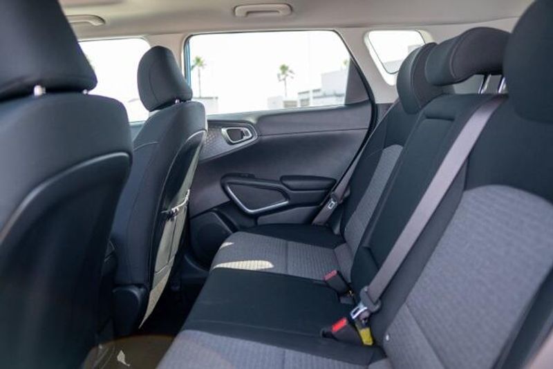 2025 Kia Soul LXImage 12