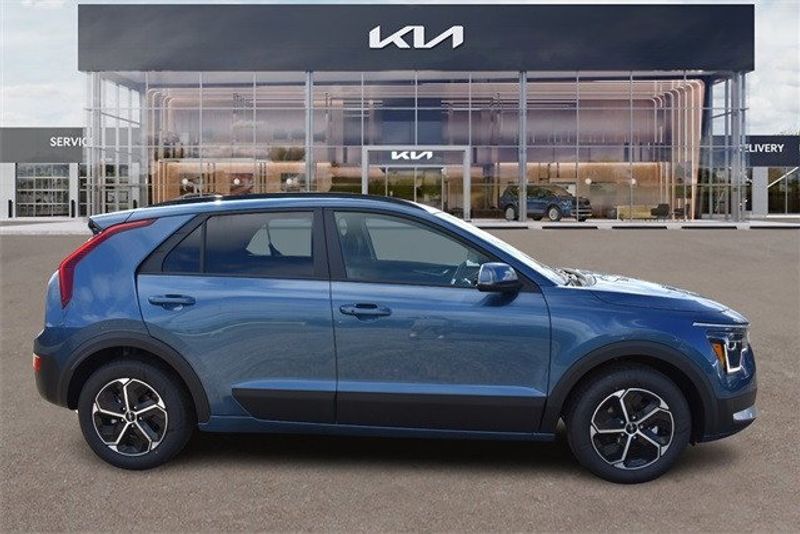 2024 Kia Niro EXImage 2