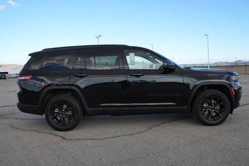 Used 2024 Jeep Grand Cherokee L AltitudeImage 8