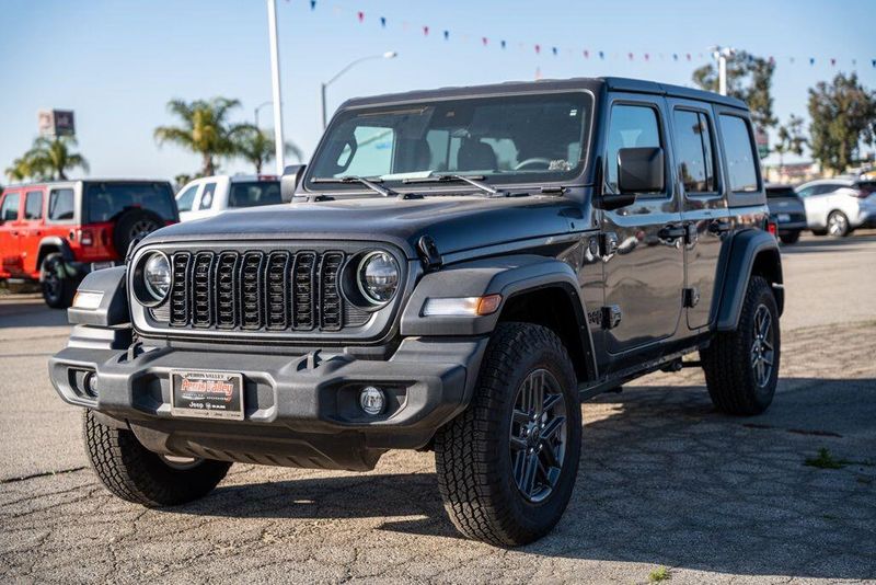 Used 2025 Jeep Wrangler Sport SImage 3
