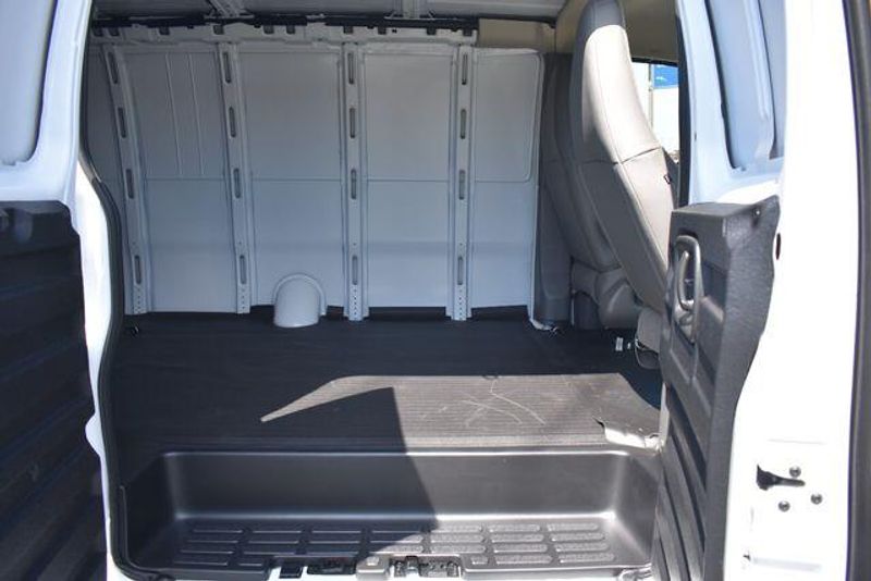 New 2025 Chevrolet Express 2500 Work VanImage 14