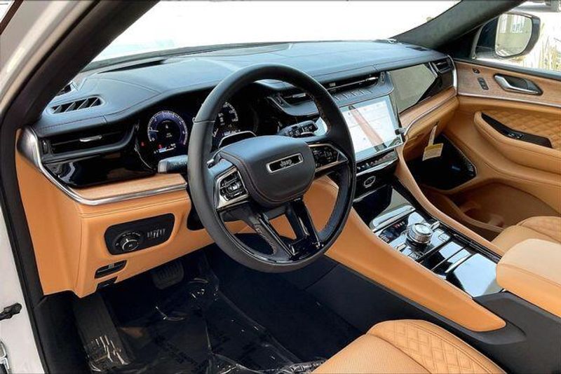 New 2026 Jeep Grand Cherokee L Summit 4x4Image 6