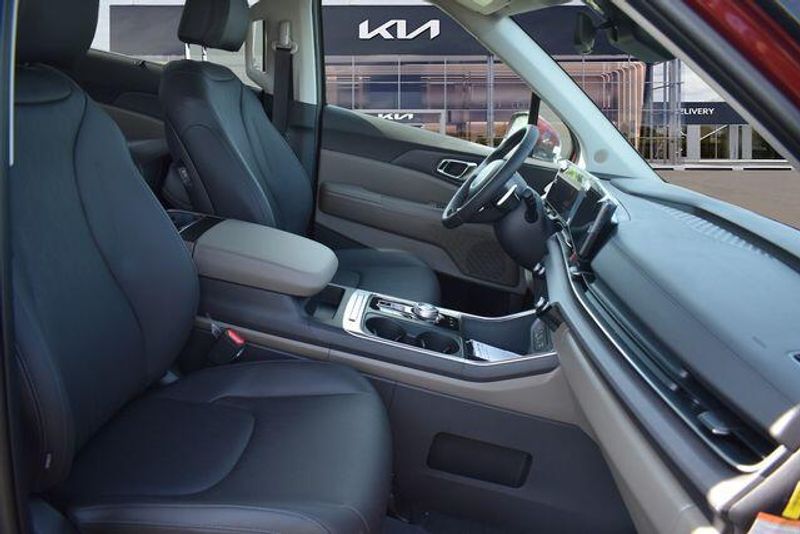 New 2026 Kia Carnival Hybrid EXImage 13