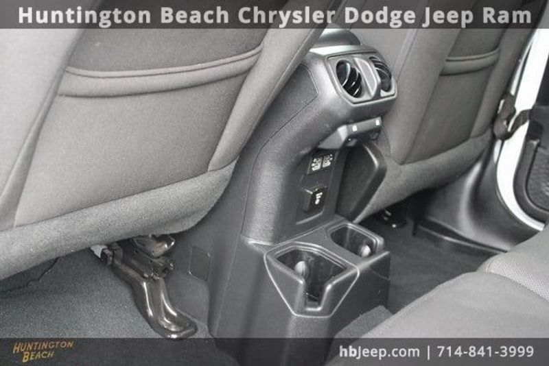 2022 Jeep Wrangler Unlimited SaharaImage 39