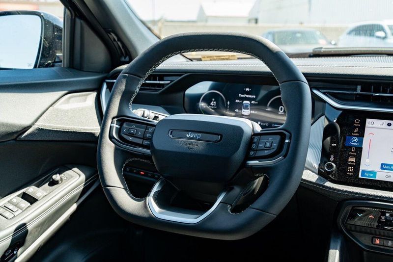New 2026 Jeep Cherokee LaredoImage 18