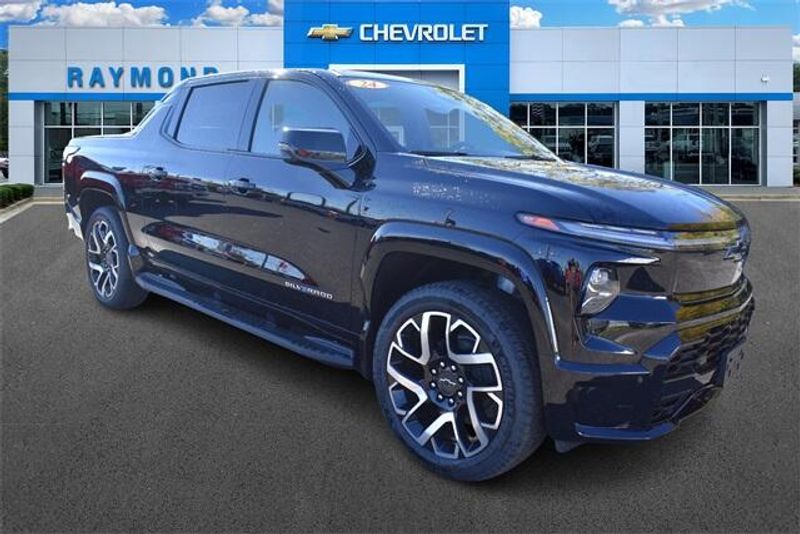 2024 Chevrolet Silverado EV RSTImage 10