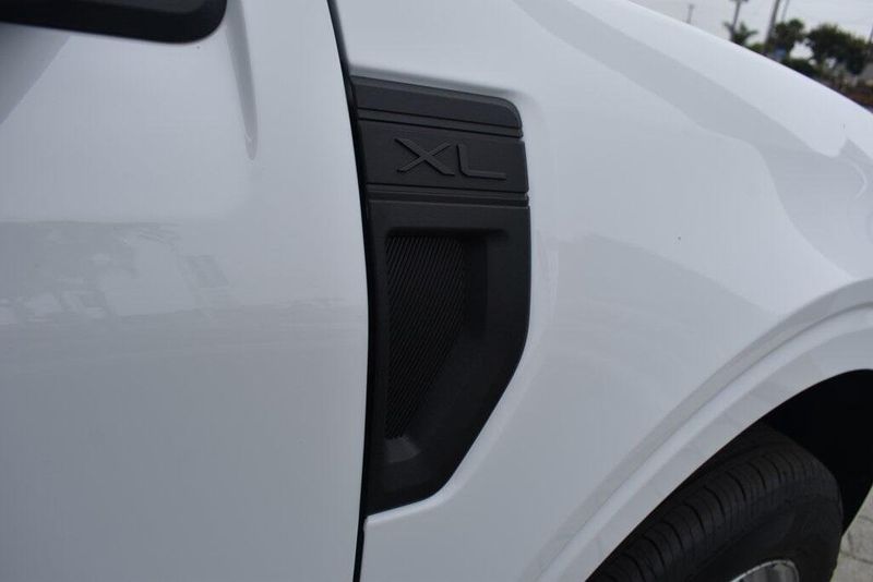 New 2025 Ford Maverick XLImage 5