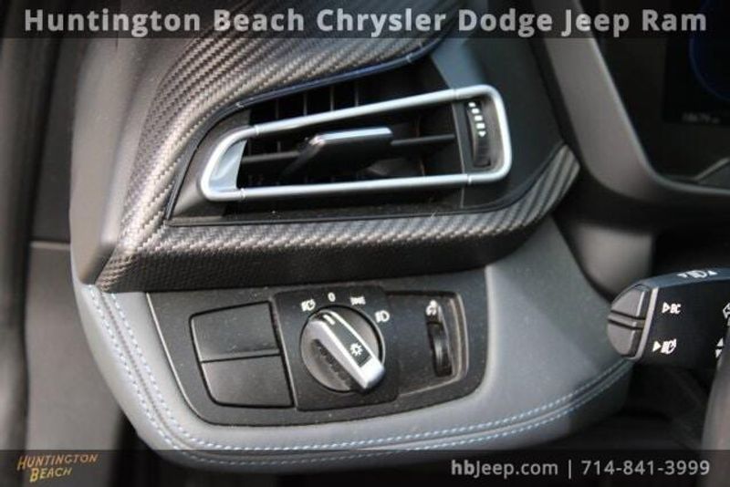 2019 BMW i8 BaseImage 14