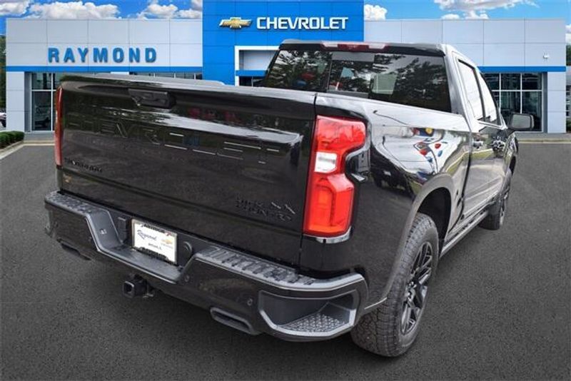 New 2025 Chevrolet Silverado 1500 High CountryImage 3
