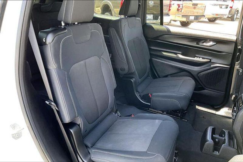 Used 2025 Jeep Grand Cherokee L LaredoImage 26