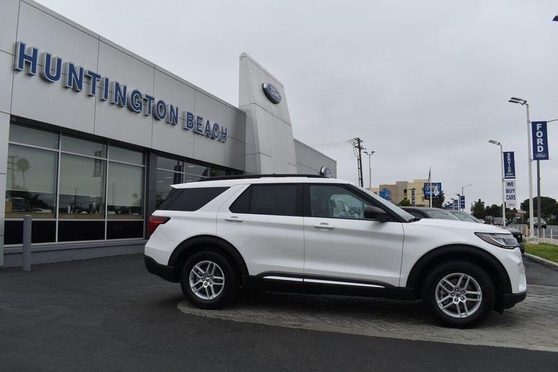 New 2025 Ford Explorer ActiveImage 3