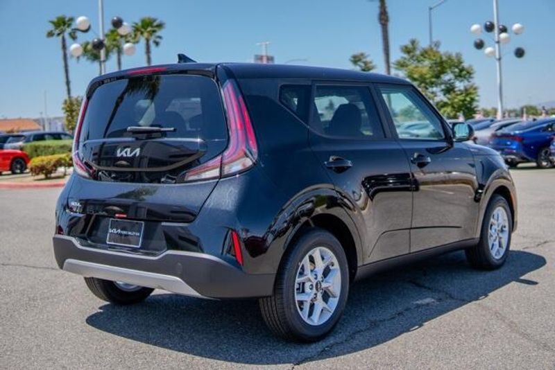 New 2025 Kia Soul LXImage 7