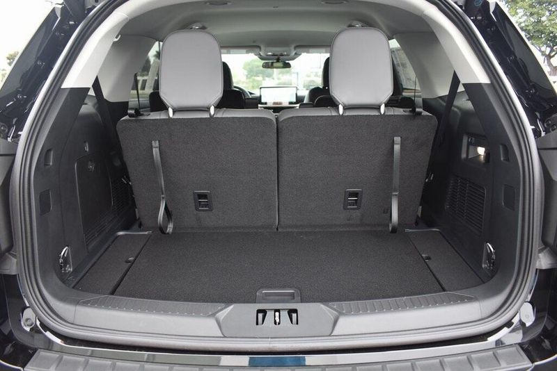 New 2025 Ford Explorer ActiveImage 5