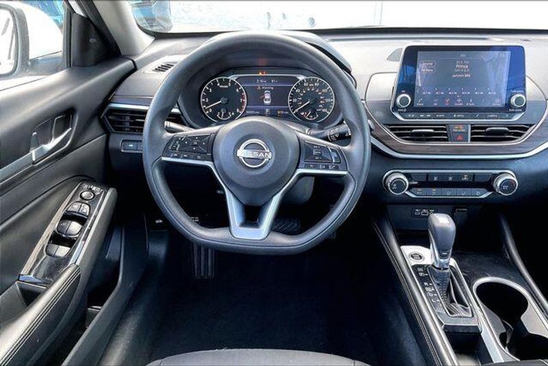 Used 2023 Nissan Altima 2.5 SVImage 4