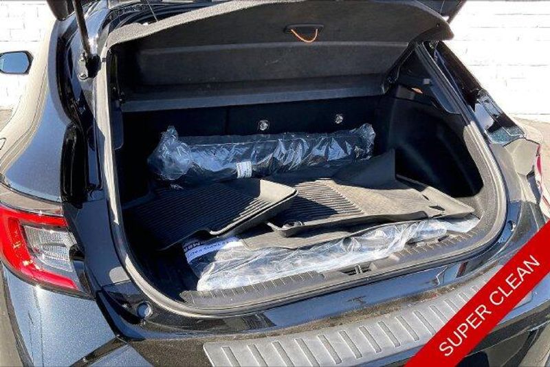 Used 2025 Toyota Corolla Hatchback SEImage 33