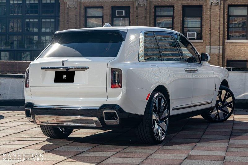 2025 Rolls-Royce Cullinan Silver BadgeImage 2