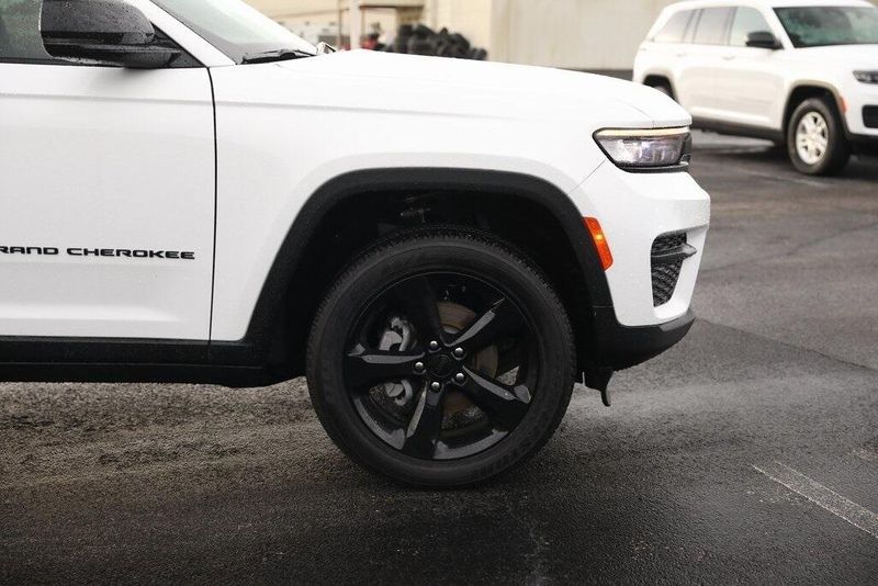 2025 Jeep Grand Cherokee Altitude 4x2Image 13