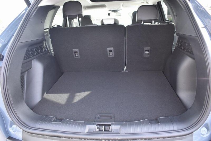 2025 Ford Escape Plug-In Hybrid BaseImage 6