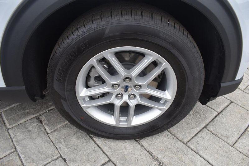 New 2025 Ford Explorer ActiveImage 4