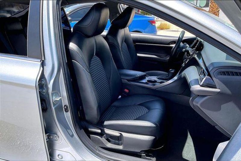 Used 2021 Toyota Camry SEImage 6