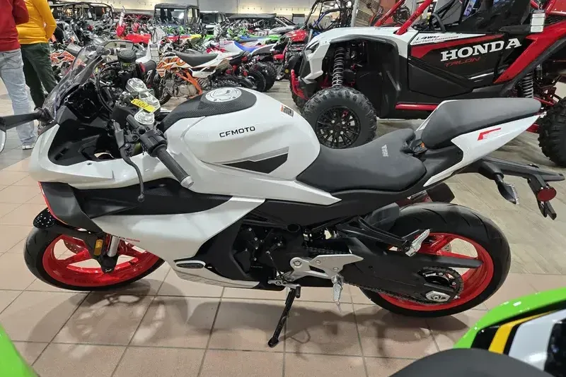 2025 CFMOTO 450SS NEBULA WHITE 