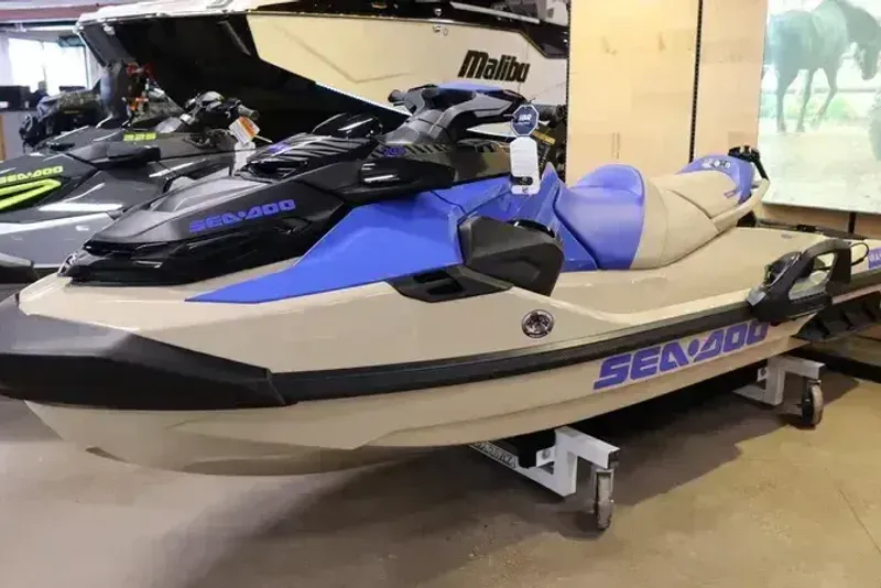 2025 SEADOO WAKE PRO 230 WITH SOUND SYSTEM IDF SAND AND DAZZLING BLUE 