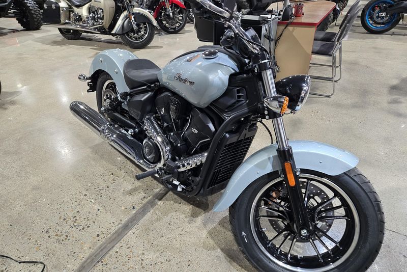 2025 INDIAN MOTORCYCLE SCOUT CLASSIC SIXTY LIMITED FROST SILVER 49S 
