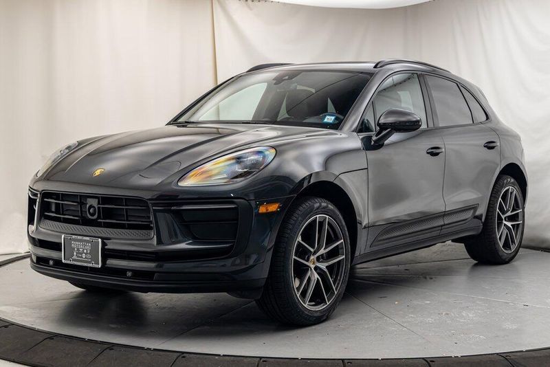 2024 Porsche Macan BaseImage 1