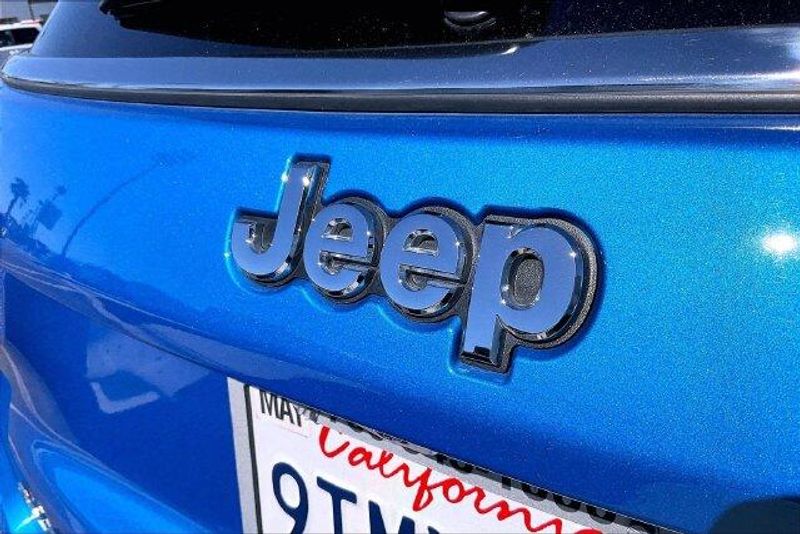 Used 2025 Jeep Compass SportImage 31