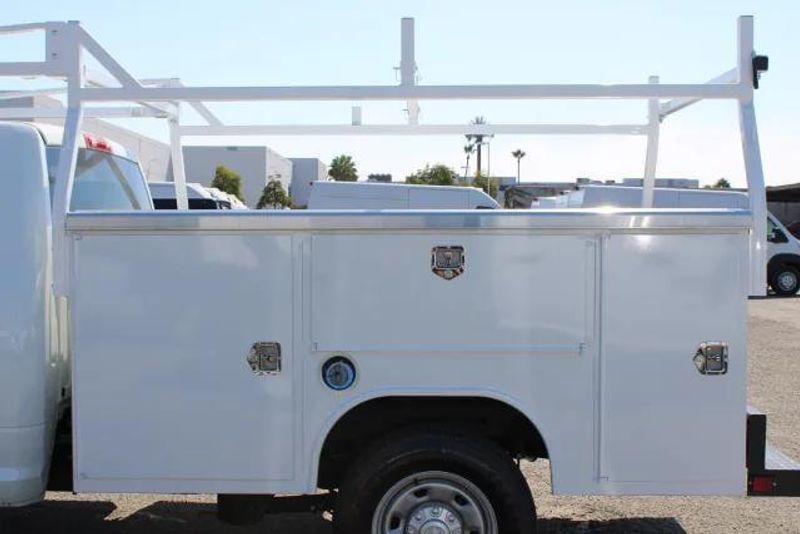 2024 RAM 2500 Tradesman Regular Cab Harbor BodyImage 7