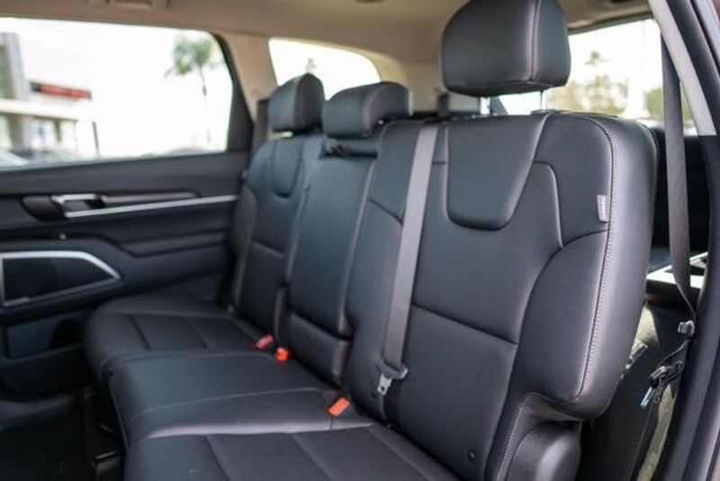 2025 Kia Telluride LXImage 12