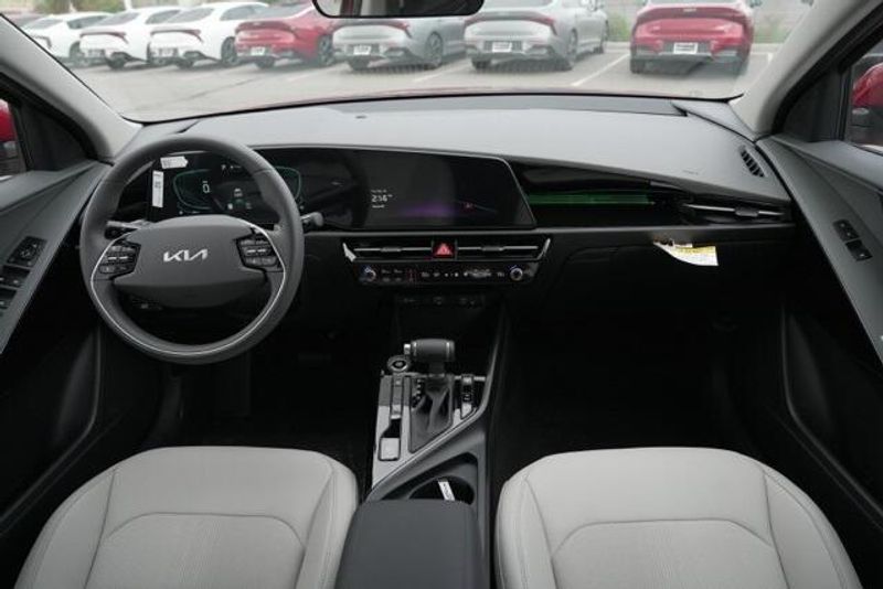New 2026 Kia Niro EXImage 17