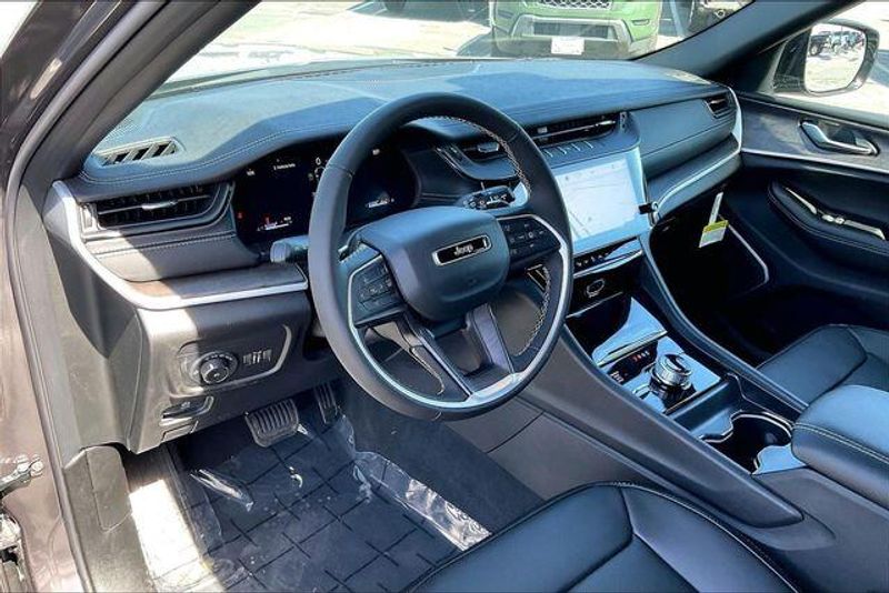 New 2026 Jeep Grand Cherokee L Limited 4x4Image 6