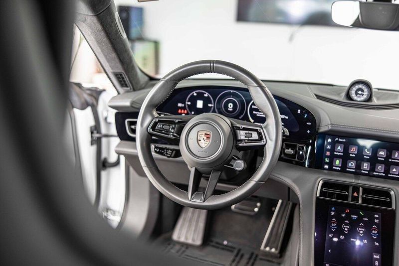 2020 Porsche Taycan Turbo S photo 31